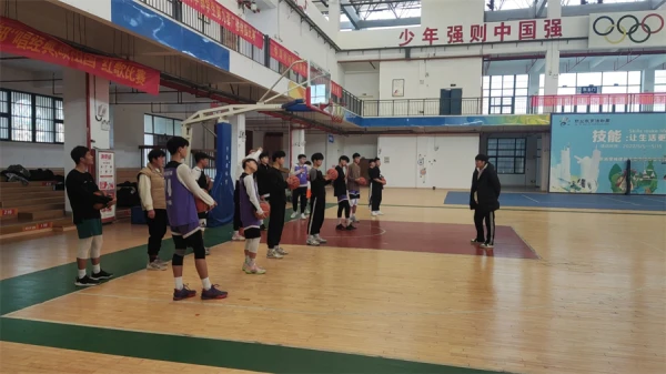 刻苦训练篮球时如何避免受伤的建议_0